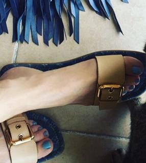Defne Samyeli feet photo 18