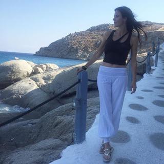 Defne Samyeli feet photo 15