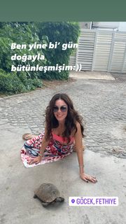 Defne Samyeli feet photo 9
