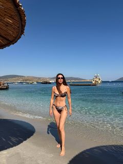 Defne Samyeli feet photo 2