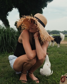 Delfina Blaquier feet photo 4