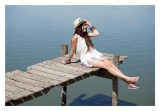 Delfina Chaves feet photo 3