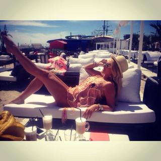 Delia Matache feet photo thumbnail