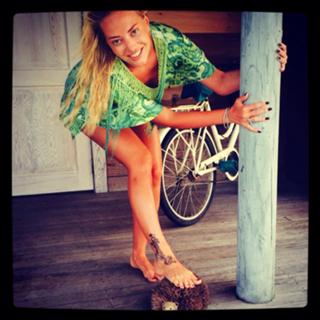 Delia Matache feet photo thumbnail