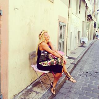 Delia Matache feet photo thumbnail