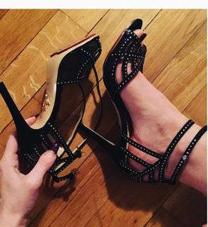 Delia Matache feet photo thumbnail