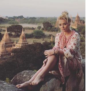 Delia Matache feet photo thumbnail