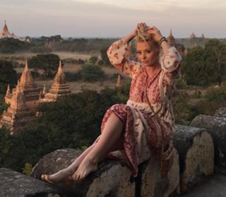 Delia Matache feet photo thumbnail