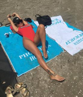 Delia Matache feet photo thumbnail