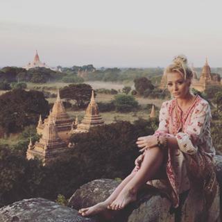 Delia Matache feet photo thumbnail