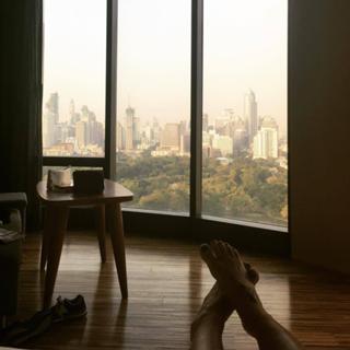 Delia Matache feet photo thumbnail