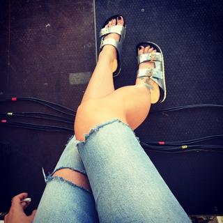 Delia Matache feet photo thumbnail