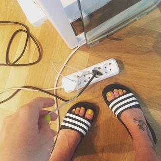 Delia Matache feet photo thumbnail