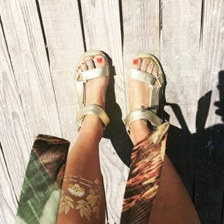 Delia Matache feet photo thumbnail