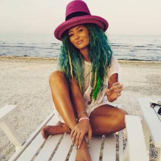 Delia Matache feet photo thumbnail