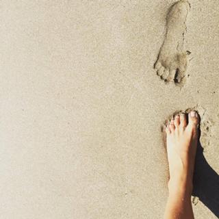 Delia Matache feet photo thumbnail