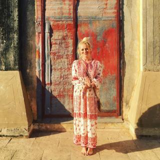 Delia Matache feet photo thumbnail