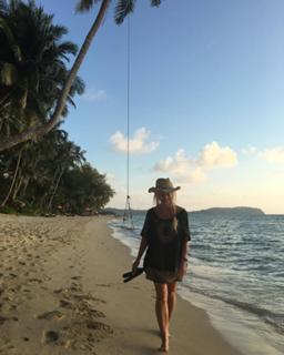 Delia Matache feet photo thumbnail