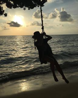 Delia Matache feet photo thumbnail