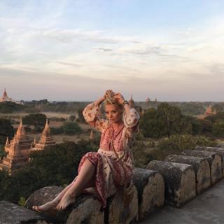 Delia Matache feet photo thumbnail