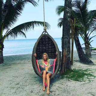 Delia Matache feet photo thumbnail