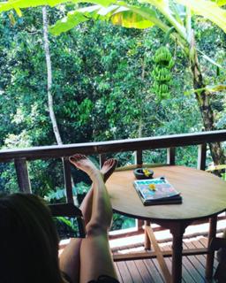 Delia Matache feet photo thumbnail