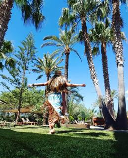 Delia Matache feet photo thumbnail