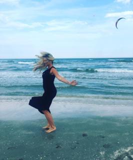 Delia Matache feet photo thumbnail