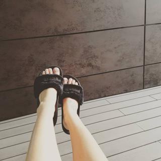 Delia Matache feet photo thumbnail