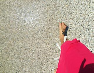 Delia Matache feet photo thumbnail