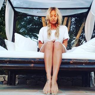 Delia Matache feet photo thumbnail