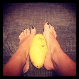 Delia Matache feet photo thumbnail