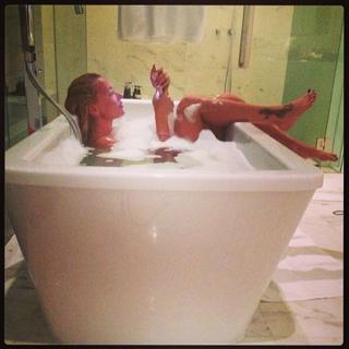 Delia Matache feet photo thumbnail