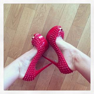 Delia Matache feet photo thumbnail