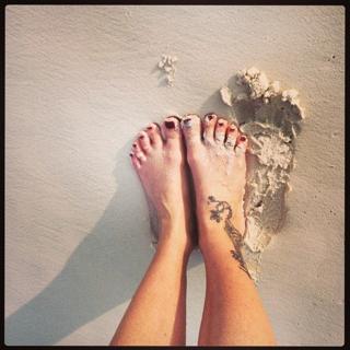 Delia Matache feet photo thumbnail