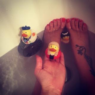 Delia Matache feet photo thumbnail