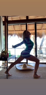 Delia Matache feet photo thumbnail