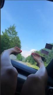 Delia Matache feet photo thumbnail