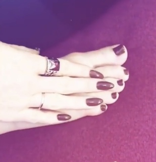 Delia Matache feet photo thumbnail