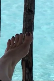 Delia Matache feet photo thumbnail