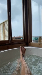 Delia Matache feet photo thumbnail