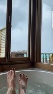 Delia Matache feet photo thumbnail