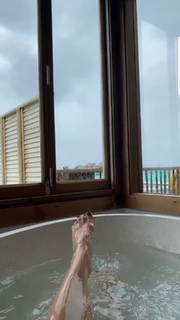 Delia Matache feet photo thumbnail