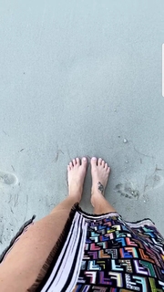 Delia Matache feet photo thumbnail