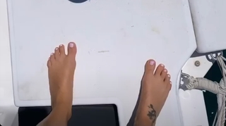 Delia Matache feet photo thumbnail