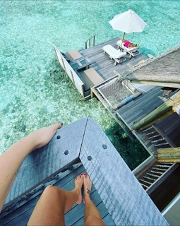 Delia Matache feet photo thumbnail