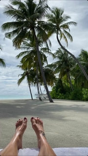 Delia Matache feet photo thumbnail