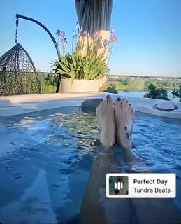 Delia Matache feet photo thumbnail