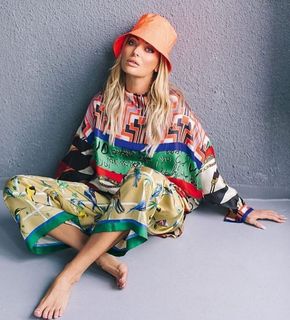 Delia Matache feet photo thumbnail