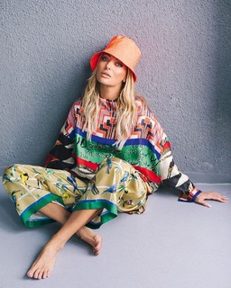 Delia Matache feet photo thumbnail